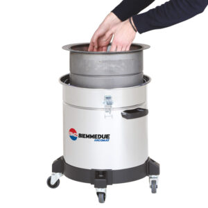 MAXIM 40-70 M OIL - PROFESSIONAL VACUUM CLEANER FOR PICK-UP AND SEPARATION OF EMULSIFIED OIL AND CHIPPINGS IN-USE